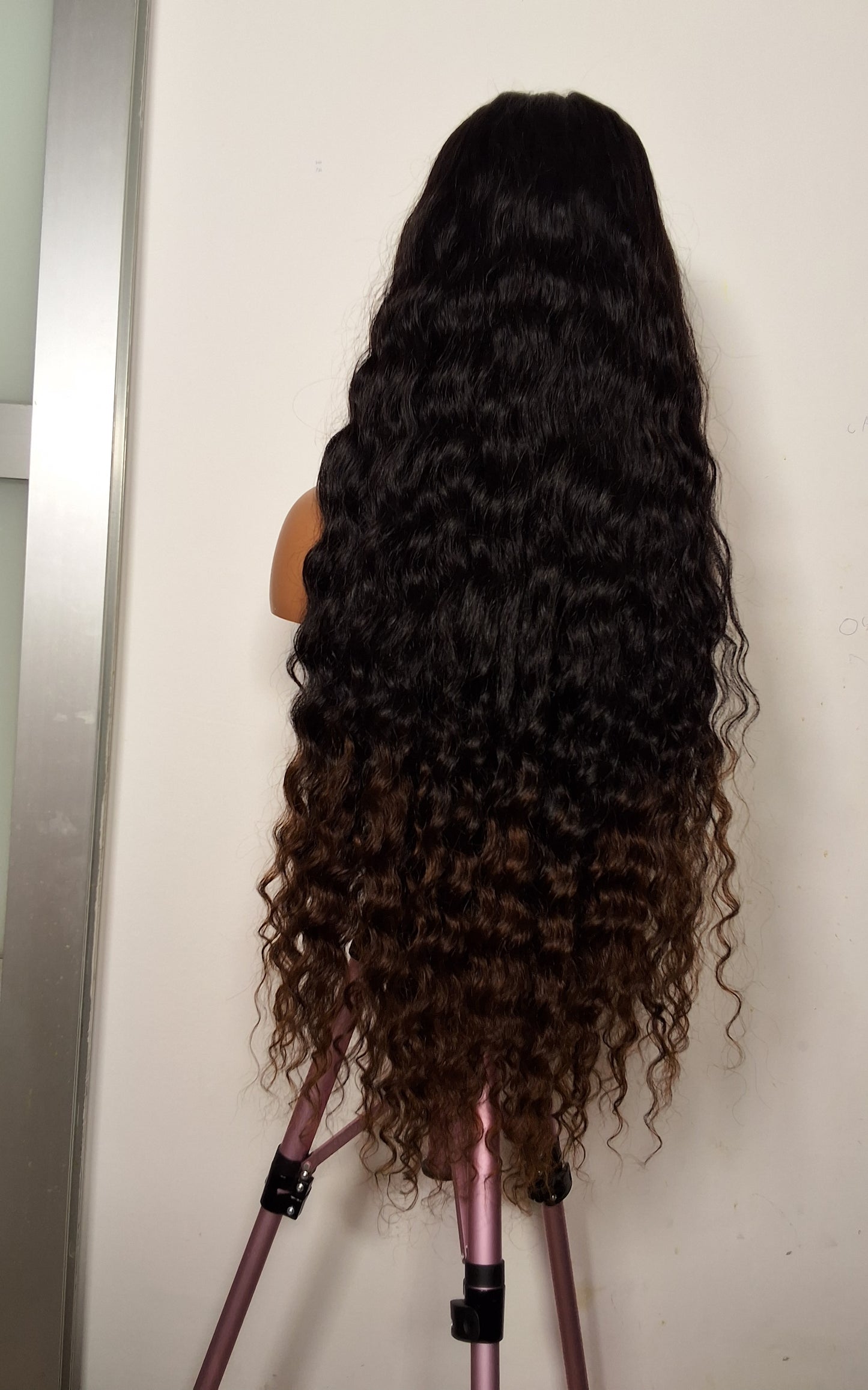 30 inches Sdd loose wave. 5by5 glueless closure. natural/ brown tip