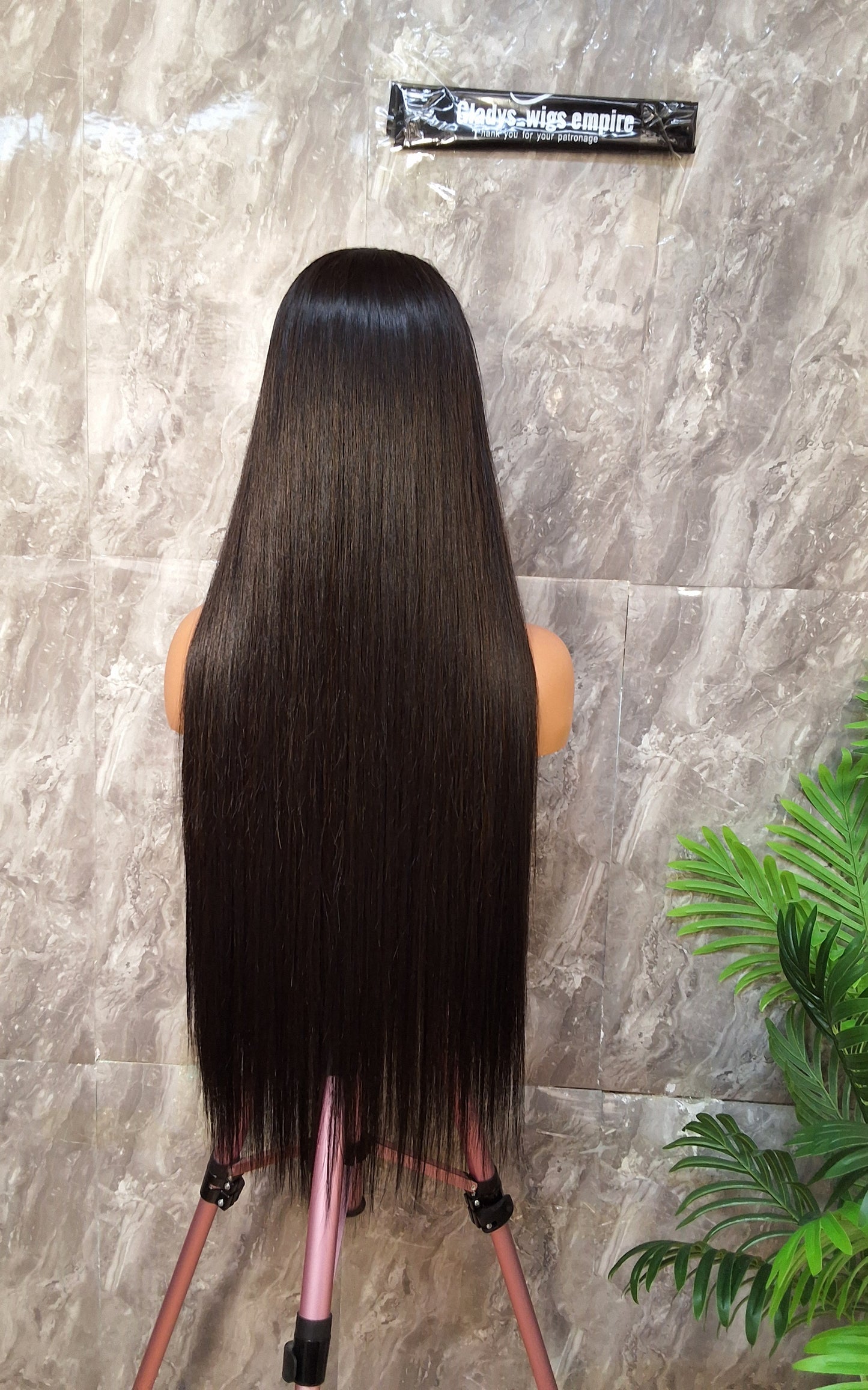 Sdd Vietnam bonestraight, 30 inches ,300gram paired with 5x5 closure.  Natural colour