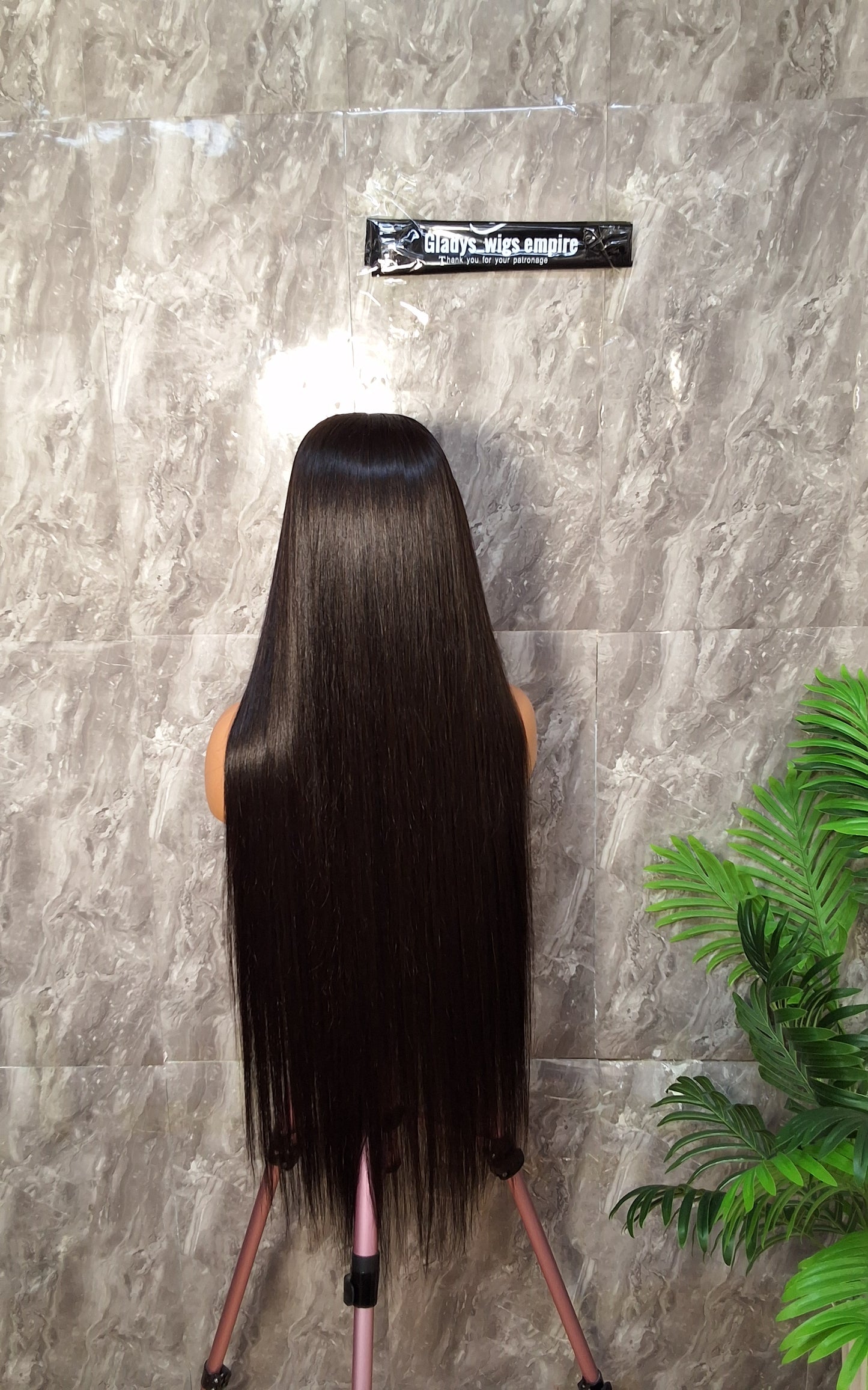 Sdd Vietnam bonestraight, 30 inches ,300gram paired with 5x5 closure.  Natural colour