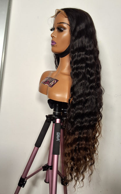 30 inches Sdd loose wave. 5by5 glueless closure. natural/ brown tip