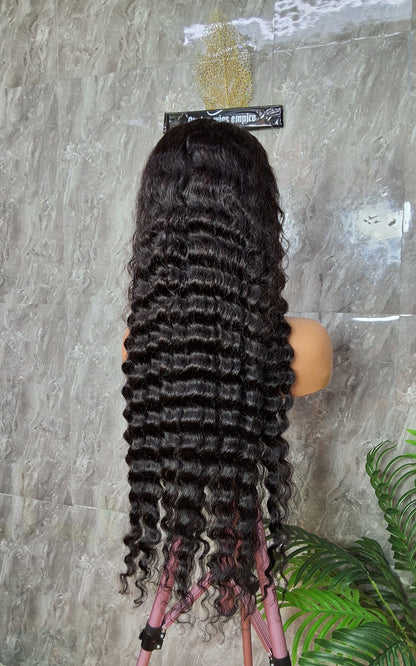 Sdd deep wave. 34 inches  paired with 5x5 closure.  Natural colour