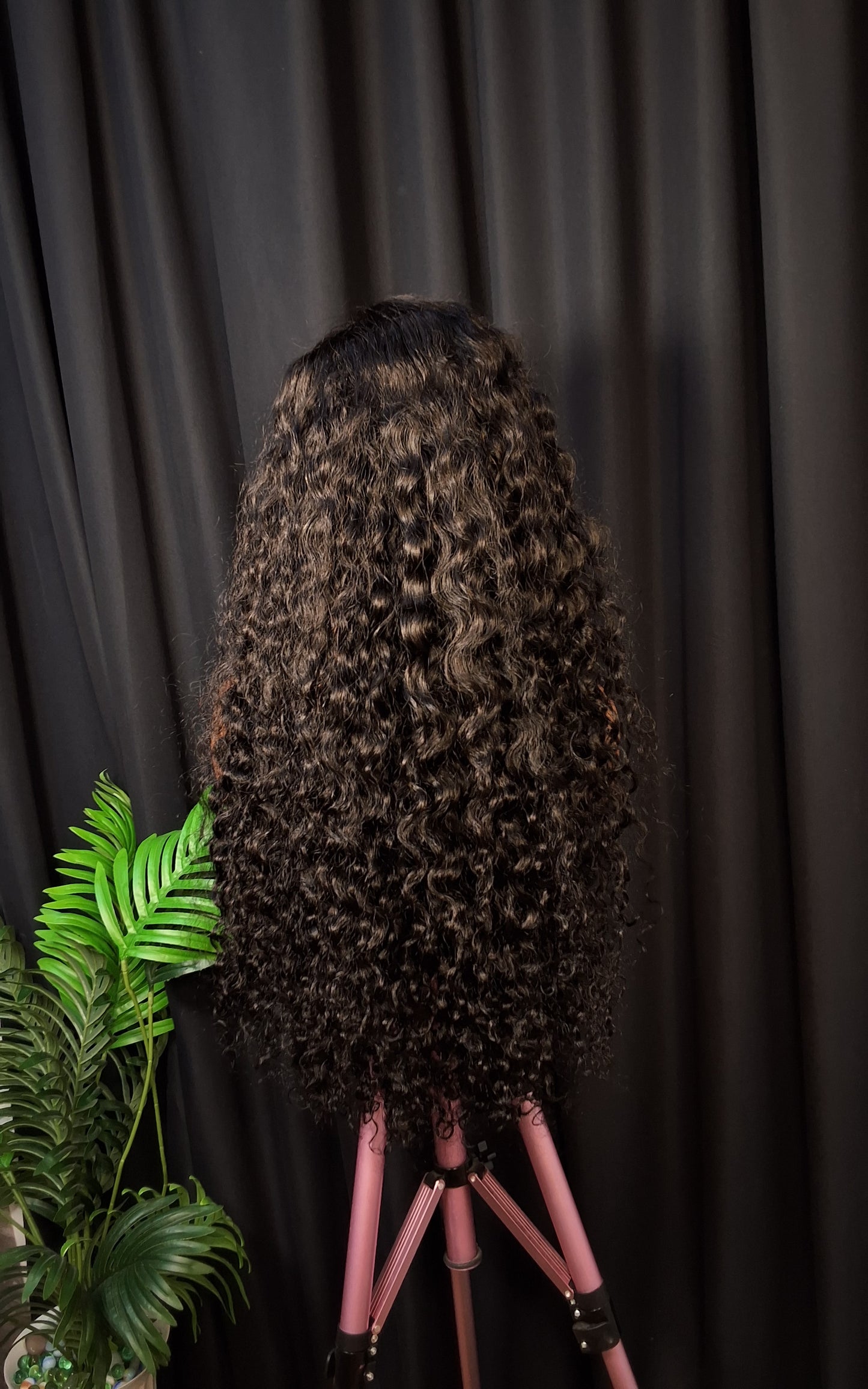 26" inches  sassy, 5x5 closure, natural colour