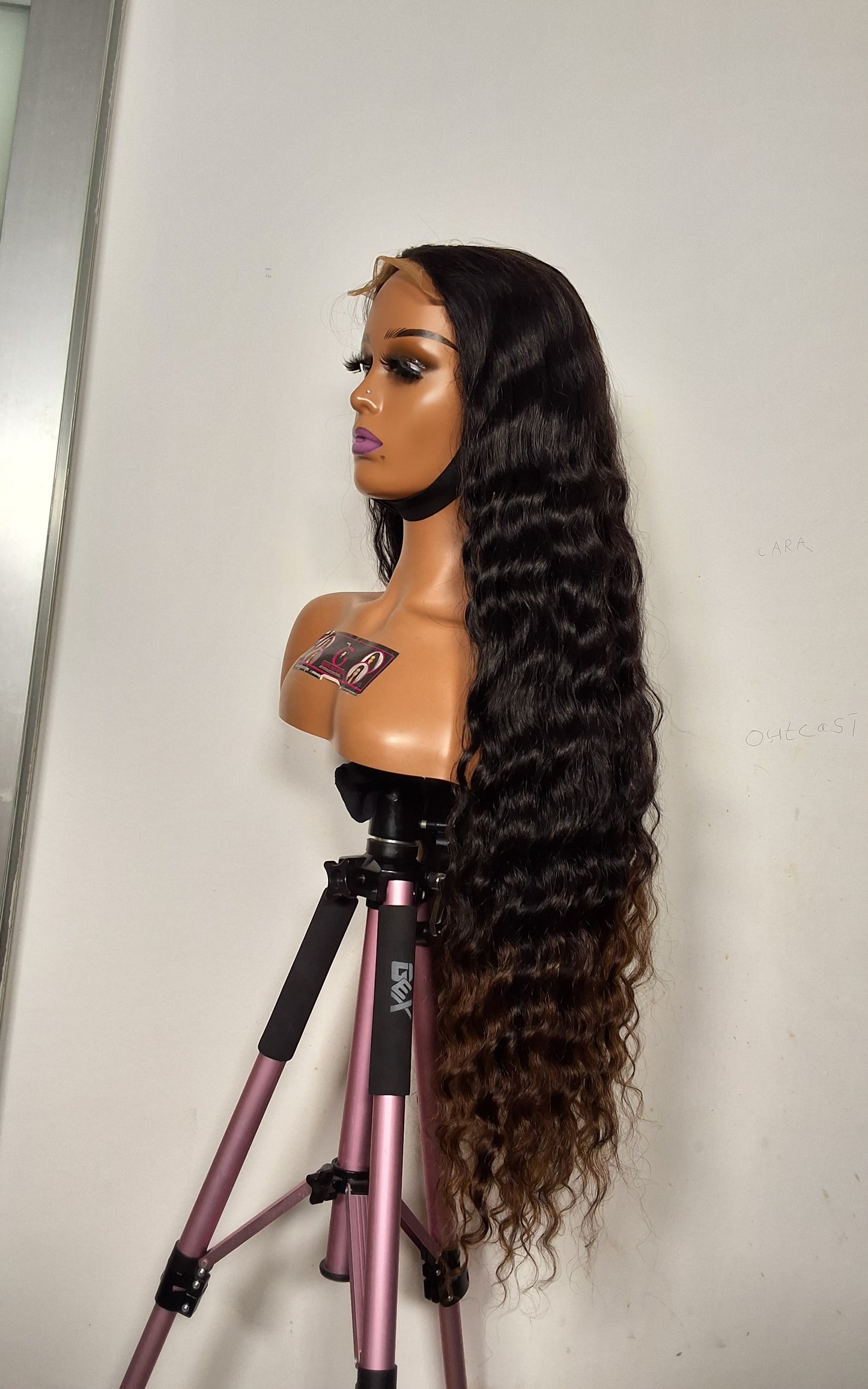 30 inches Sdd loose wave. 5by5 glueless closure. natural/ brown tip