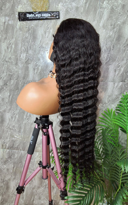 Sdd deep wave. 34 inches  paired with 5x5 closure.  Natural colour