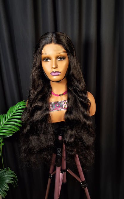 Body wave, 30 inches. 4x4 closure, natural colour