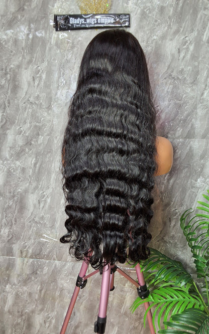 sdd loose  wave.  34 inches.paired with 13x4 frontal.