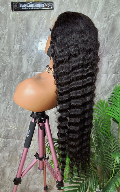 Sdd deep wave. 34 inches  paired with 5x5 closure.  Natural colour