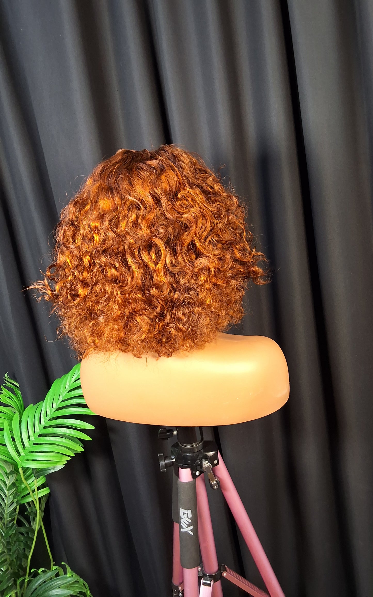 Celebrity fring,  colour as seen