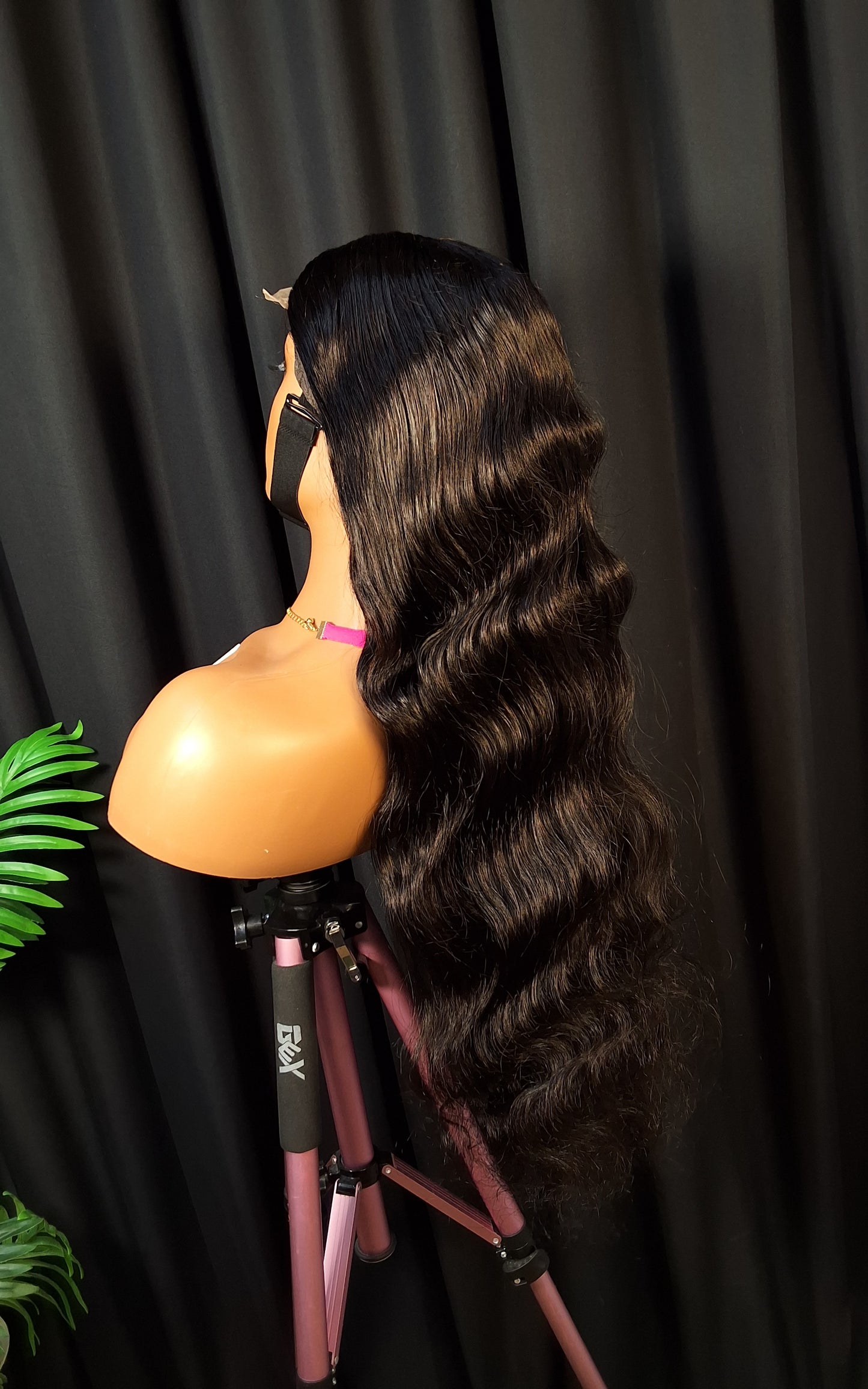 Body wave, 30 inches. 4x4 closure, natural colour