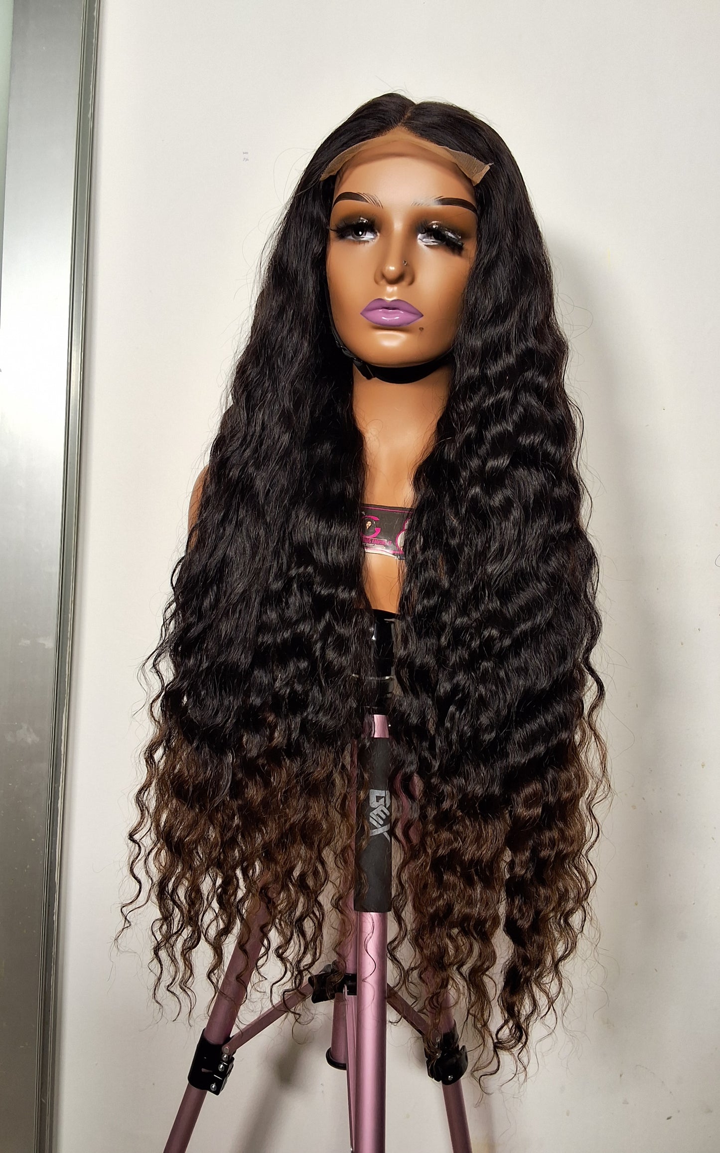 30 inches Sdd loose wave. 5by5 glueless closure. natural/ brown tip